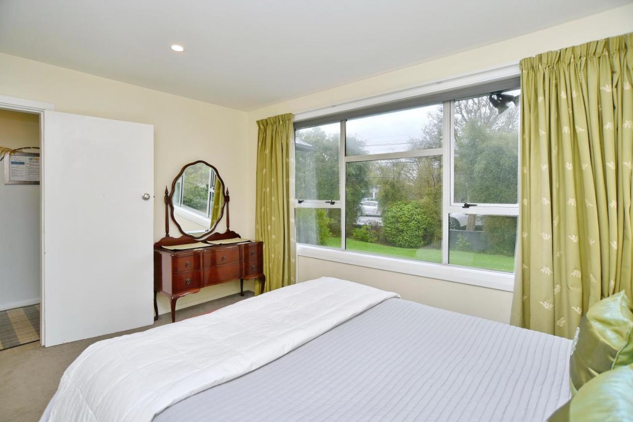 Charlesworth Villa - Christchurch Holiday Homes Extérieur photo